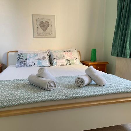 Light & Blue Gardens Apartment โปรทาราส ภายนอก รูปภาพ