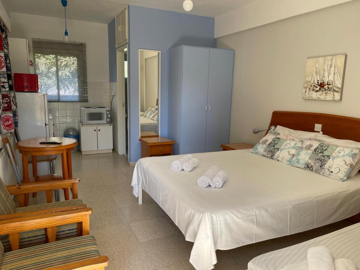 Light & Blue Gardens Apartment โปรทาราส ภายนอก รูปภาพ