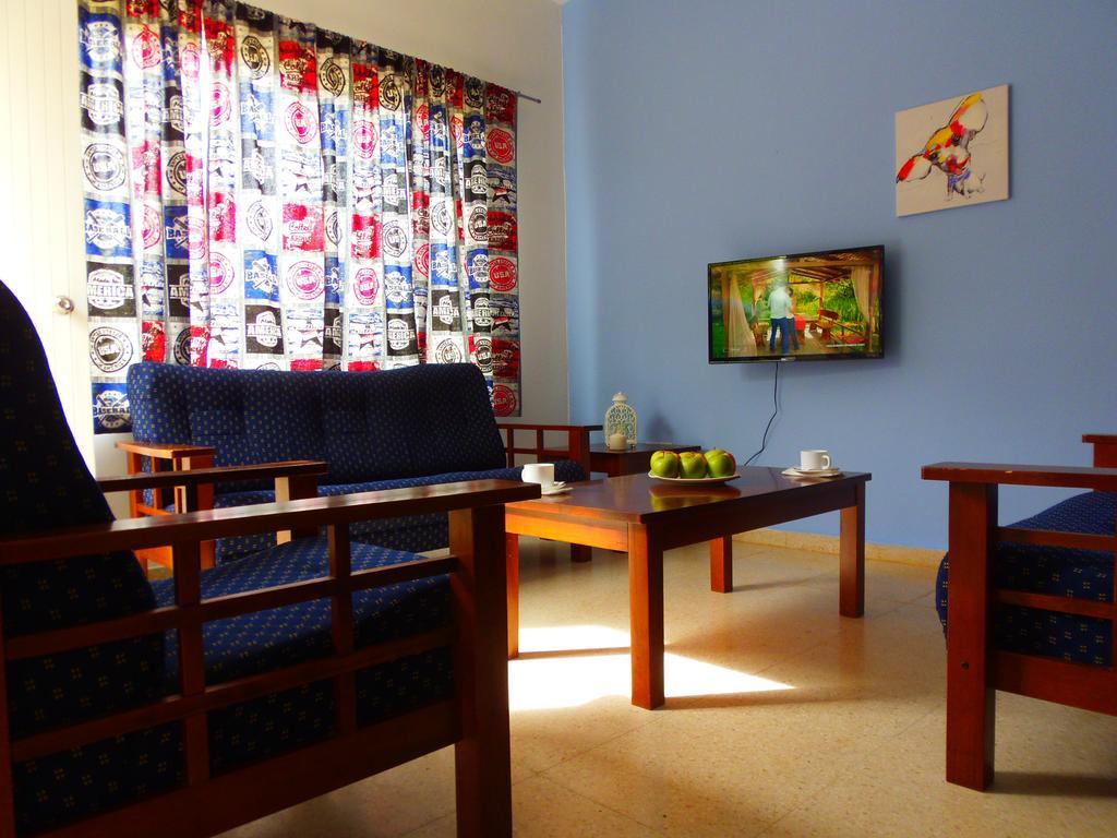 Light & Blue Gardens Apartment โปรทาราส ภายนอก รูปภาพ